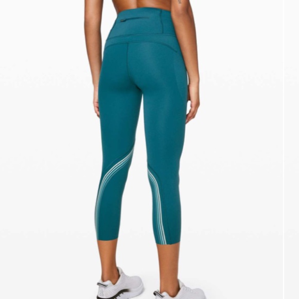 Lululemon Speed Limit Crop 23" in Bermuda Teal ~ Size 4 - Picture 2 of 12